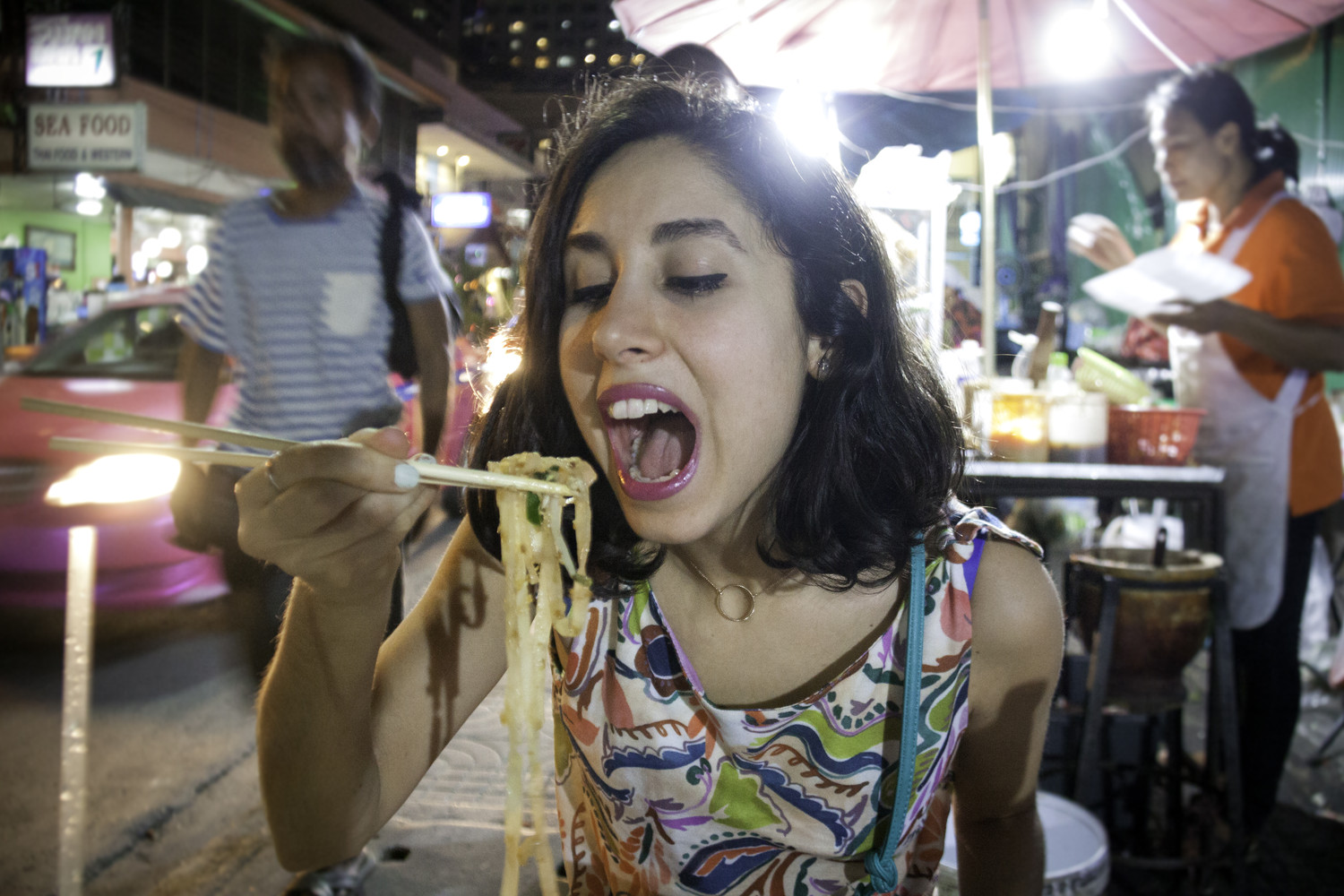 Comiendo Pad Thai