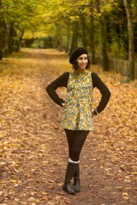 Teresa en una imagen otoñal en Holland Park