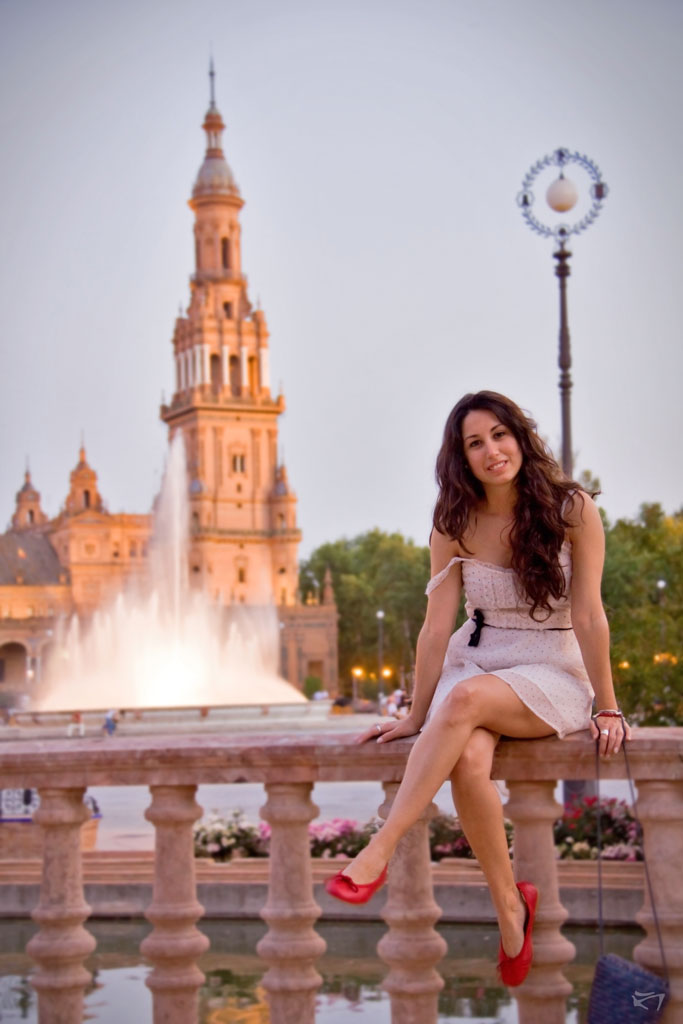 Teresa sentada Plaza de España
